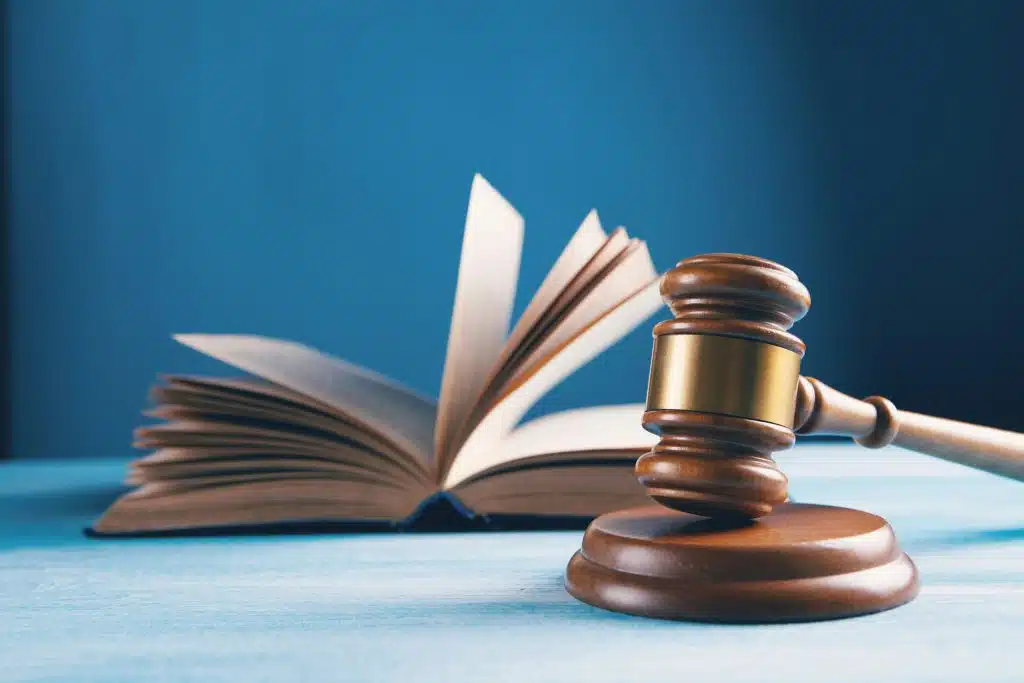 Navigating Kansas and Missouri Employment Laws in 2026